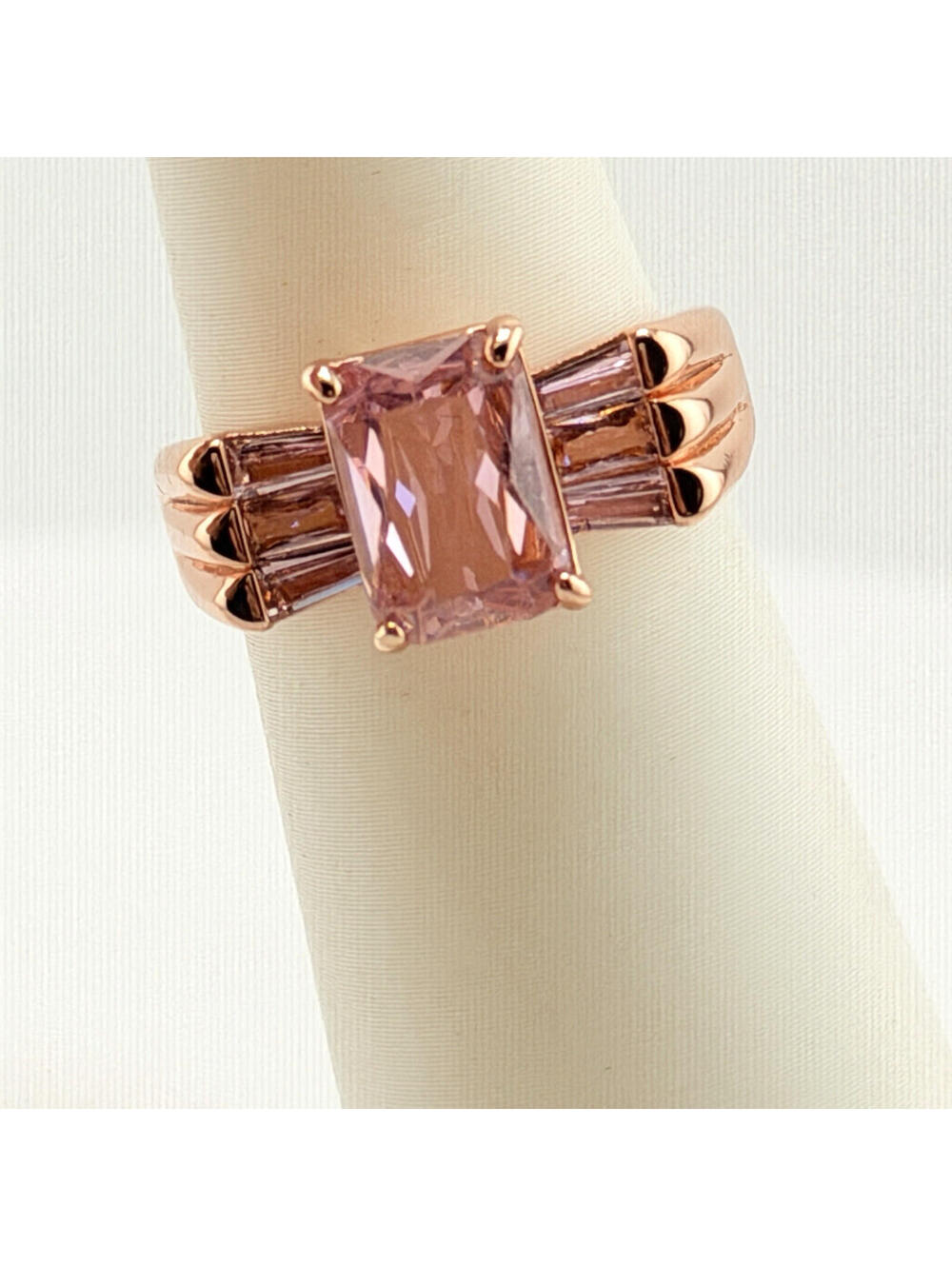 Bomb Party Ring Size 7 “Wide Eyed Gaze” Rose Quartz on Rose Gold RBP8239